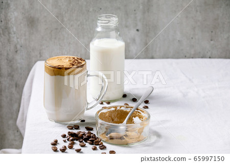 Dalgona frothy coffee 65997150