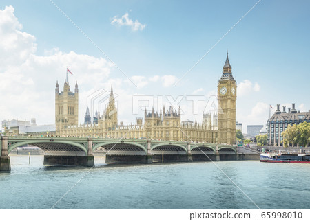 Big Ben and Houses of Parliament, London, UK 65998010