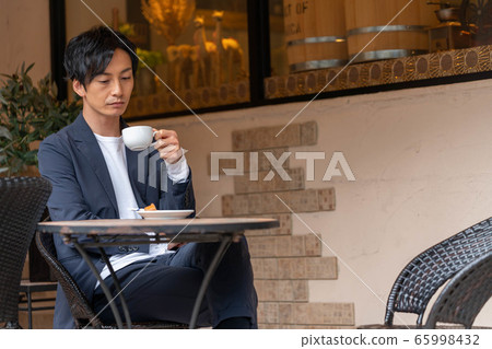 咖啡廳商務休閒男士 咖啡廳商務休閒男士 65998432