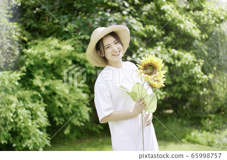 Young woman summer portrait Young woman summer portrait 65998757