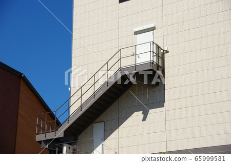 外樓梯 65999581