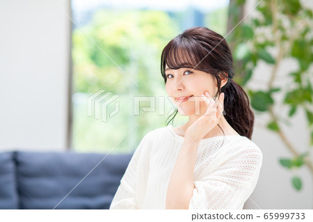 年輕的女士 年輕的女士 65999733