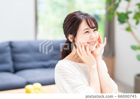 年輕的女士 年輕的女士 66000745