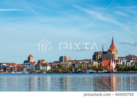 View over the river Warnow to the hanseatic town 66000788