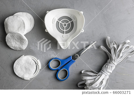 protective mask is printed on a 3D printer. 66003271