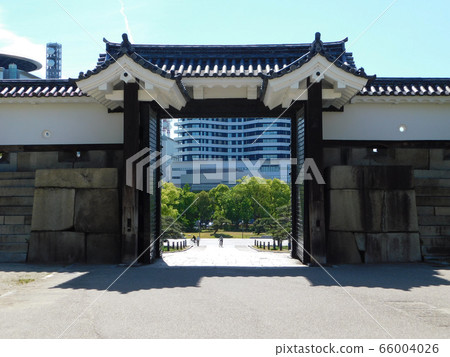 The main gate of Osaka Castle seen from the inside 66004026
