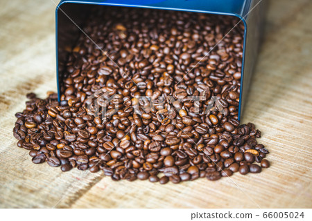 Roasted brown coffee beans inside square tin can 66005024