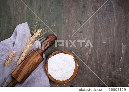 Baking concept with rolling pin 66005129