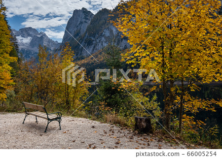 Peaceful autumn Alps mountain lake with clear Peaceful autumn Alps mountain lake with clear 66005254