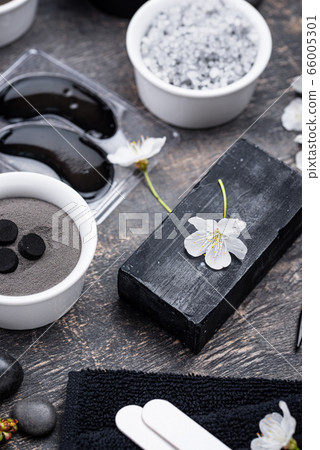 Set of black charcoal detox cosmetics Set of black charcoal detox cosmetics 66005301