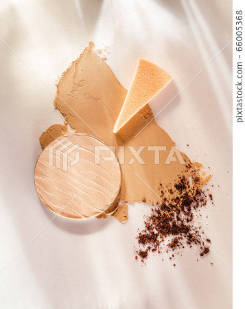 Correcting makeup composition. 66005368