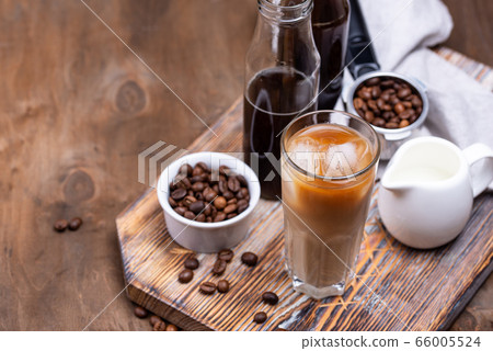 Cold brew coffee with ice and milk Cold brew coffee with ice and milk 66005524
