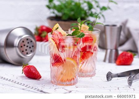 Summer strawberry lemonade with lemon 66005971