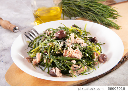 Light salad with agretti, a spring vegetable from Italy Light salad with agretti, a spring vegetable from Italy 66007016