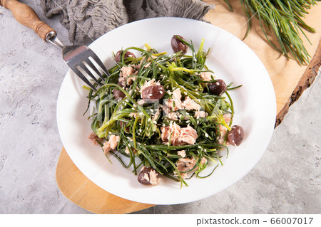 Light salad with agretti, a spring vegetable from Italy Light salad with agretti, a spring vegetable from Italy 66007017