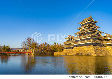 Matsumoto Castle bathing in the sunset Matsumoto Castle bathing in the sunset 66007142
