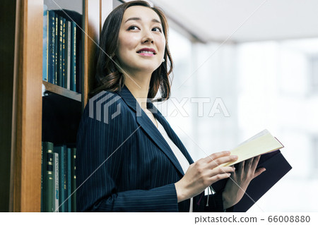 Lawyer prosecutor woman 66008880