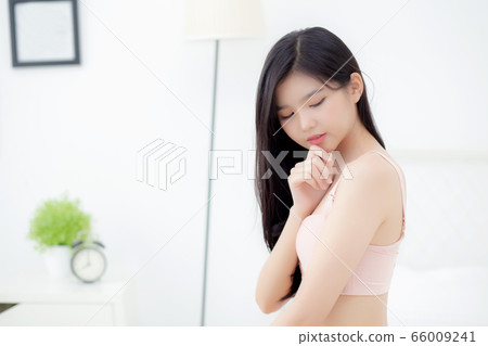 Beautiful young asian woman applying moisturizer with makeup of cosmetic Beautiful young asian woman applying moisturizer with makeup of cosmetic 66009241