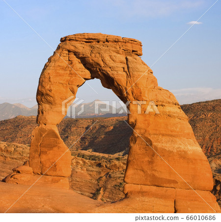 Delicate Arch, Arches National Park, Utah, USA Delicate Arch, Arches National Park, Utah, USA 66010686
