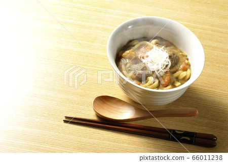Hot curry udon 66011238