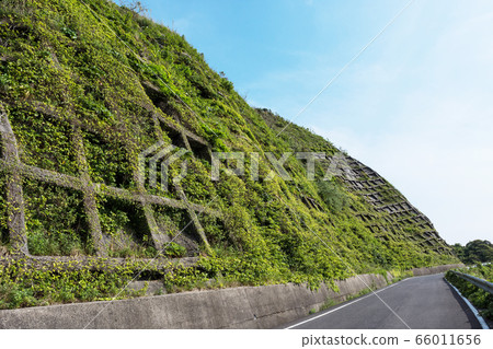擋土牆和藍藍的天空 66011656
