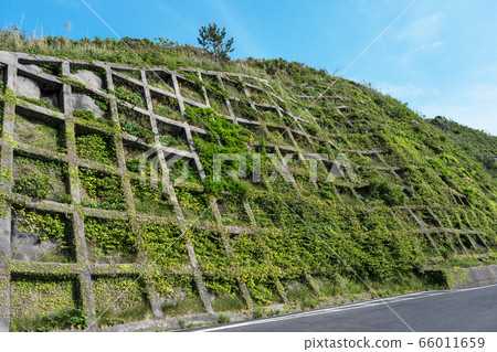 擋土牆和藍藍的天空 擋土牆和藍藍的天空 66011659