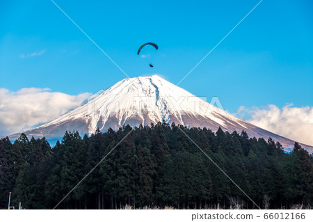 似乎跳過富士山的滑翔傘 似乎跳過富士山的滑翔傘 66012166