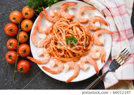 Spaghetti bolognese italian pasta with shrimp Spaghetti bolognese italian pasta with shrimp 66012197