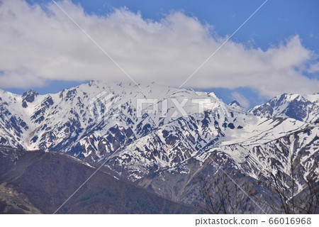 白澤Pass口的白雪皚皚的北阿爾卑斯山 白澤Pass口的白雪皚皚的北阿爾卑斯山 66016968