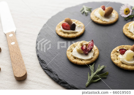 Crackers topped with nuts, dried fruits and cream cheese 66019503