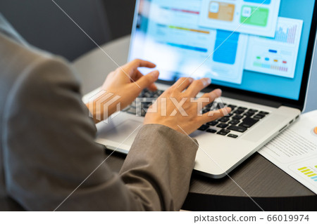 事業女性 商務女性 商界女性 66019974