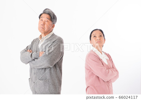 Senior couple lifestyle 66024117