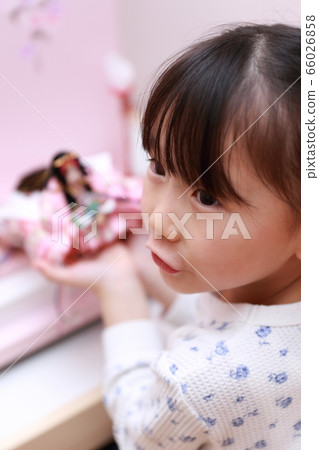Hina Matsuri (Peach Festival Chrysanthemum Doll Girl Person 1 Copy Space Annual Event Child Rearing Childcare Upper Body) Hina Matsuri (Peach Festival Chrysanthemum Doll Girl Person 1 Copy Space Annual Event Child Rearing Childcare Upper Body) 66026858