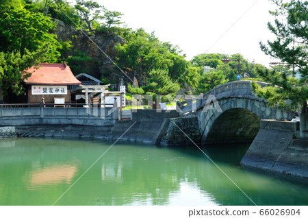 Wakaura Furobashi Bridge and Shiogama Shrine [Wakayama City, Wakayama Prefecture] 66026904