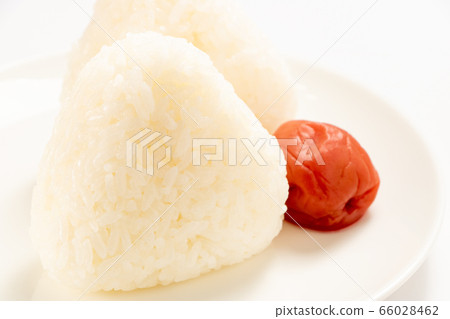 Served with rice ball and salted plum. 66028462