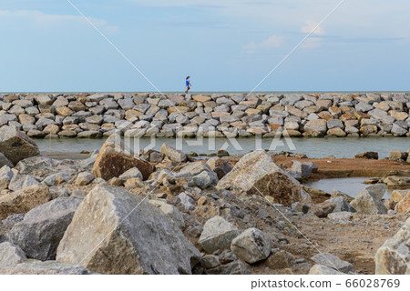 Large stones Was prepared in place of the sandy 66028769