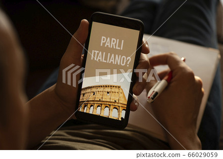 text do you speak Italian in a smartphone text do you speak Italian in a smartphone 66029059