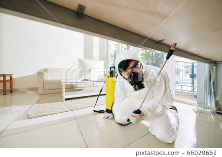 Disinfecting hardly accessible surfaces Disinfecting hardly accessible surfaces 66029661