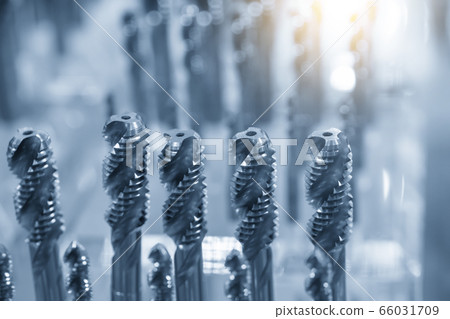 The machine tapping tool . The machine tapping tool . 66031709