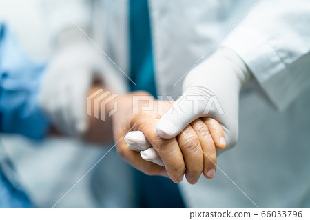 Doctor holding hands Asian senior or elderly old lady woman infected patient with love, care. 66033796