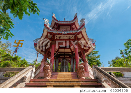 Giant prayer bell at the Long Son Pagoda 66034506