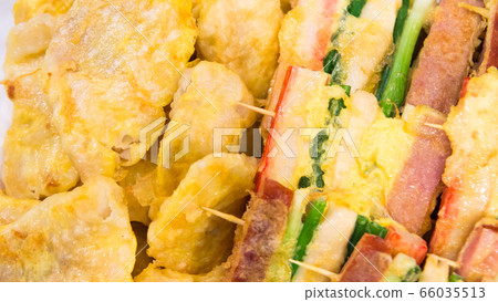 It is a fried food among the foods eaten on the holiday or on the festival day. 66035513