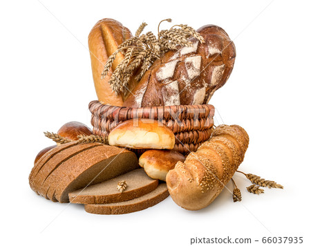 Basket of bread 66037935