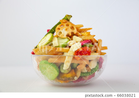 Vegetable chips (white background) Vegetable chips (white background) 66038021