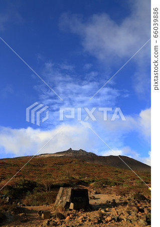 [Fixed price] Autumn on the mountain trail to Mine no Chaya 66039886