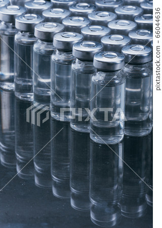 Glass medical ampoule vial for injection. Medicine is dry white drug penicillin powder or liquid with of aqueous solution in ampulla. Close up. 66044636