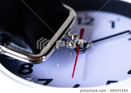 Clock and gamaguchi 66045484