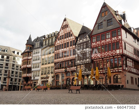 Romer Square 66047302