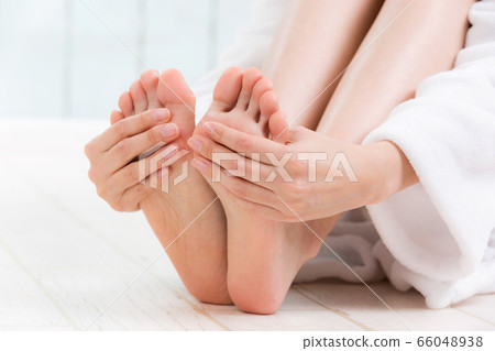 Woman touching the sole 66048938
