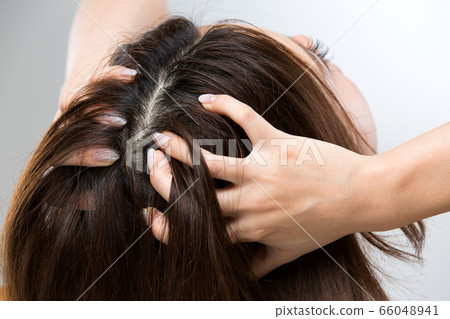 Scalp care. 66048941